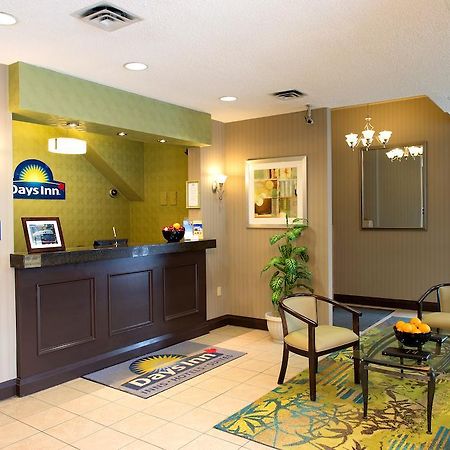 Days Inn By Wyndham Toronto East Beaches Екстер'єр фото