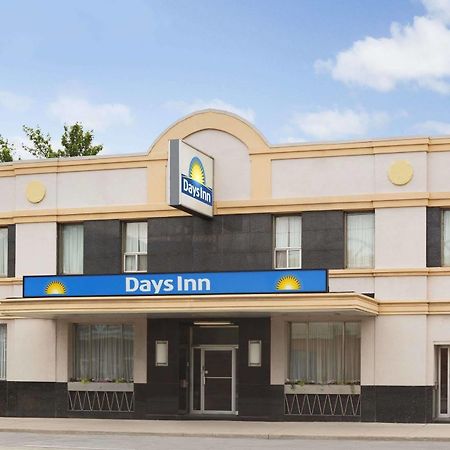 Days Inn By Wyndham Toronto East Beaches Екстер'єр фото