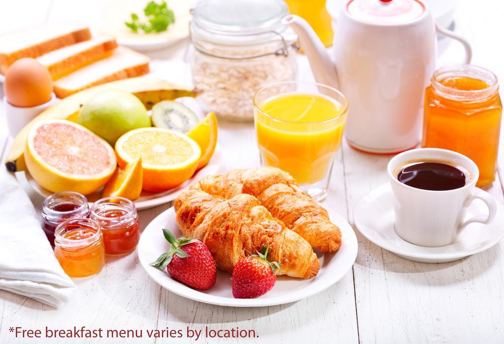 Days Inn By Wyndham Toronto East Beaches Екстер'єр фото