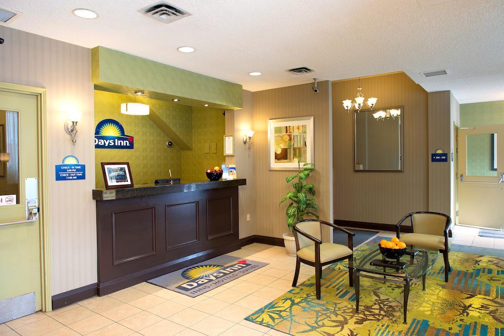 Days Inn By Wyndham Toronto East Beaches Екстер'єр фото