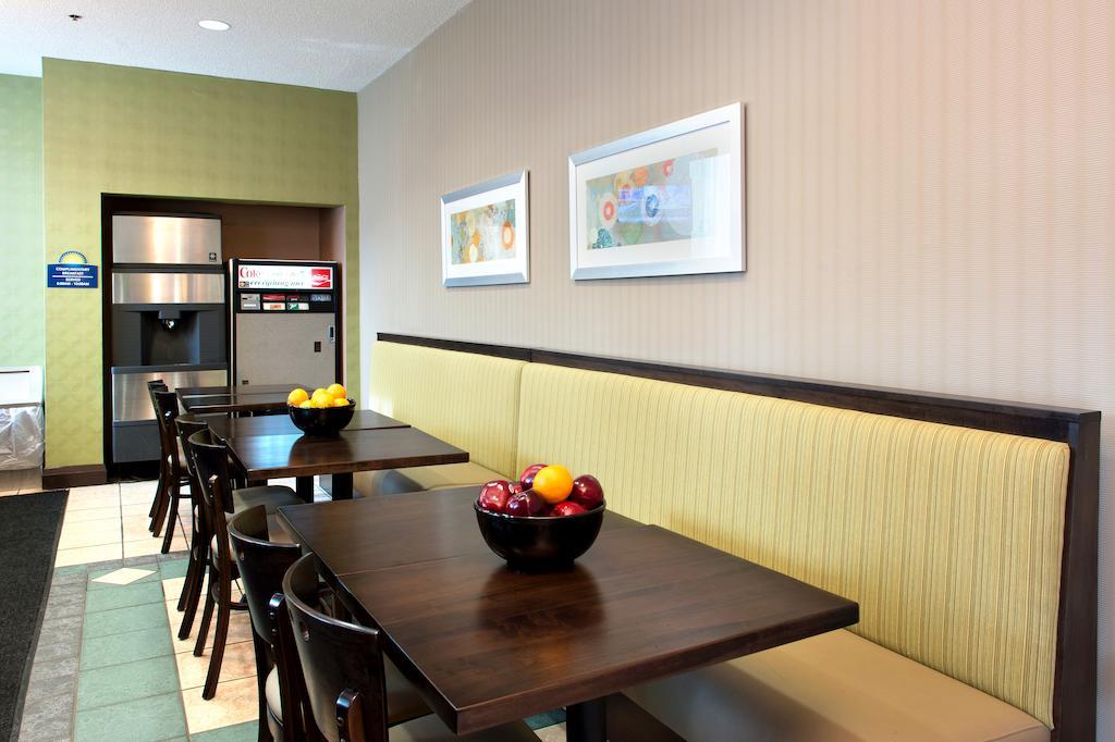 Days Inn By Wyndham Toronto East Beaches Екстер'єр фото