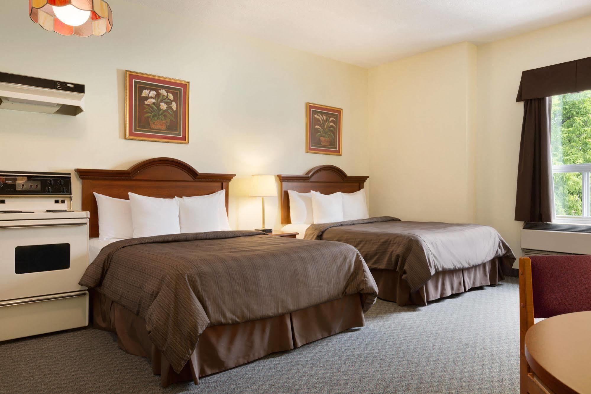 Days Inn By Wyndham Toronto East Beaches Екстер'єр фото