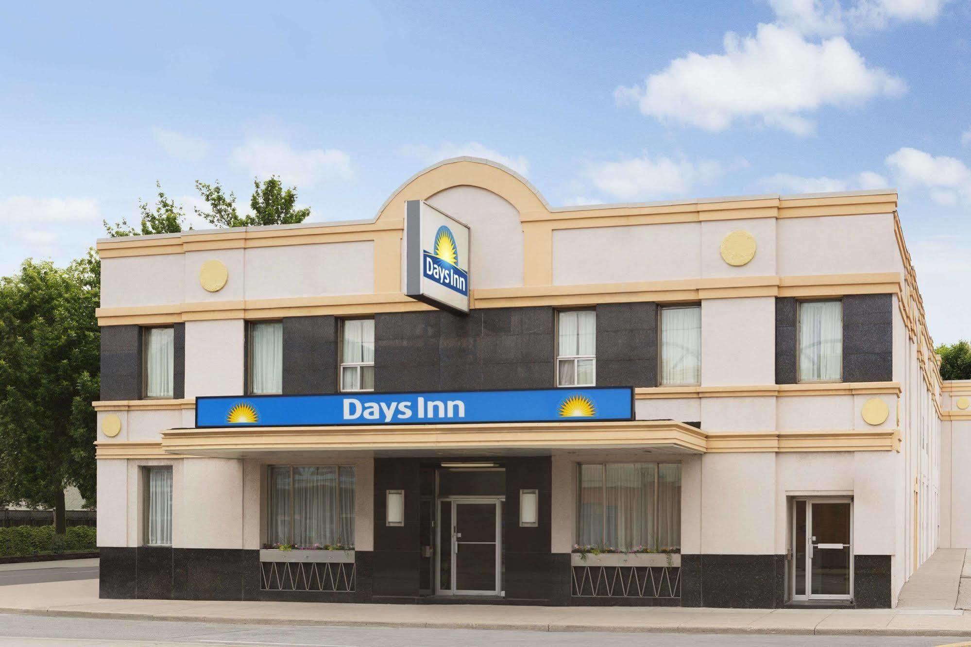 Days Inn By Wyndham Toronto East Beaches Екстер'єр фото