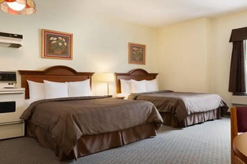 Days Inn By Wyndham Toronto East Beaches Екстер'єр фото