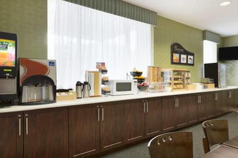 Days Inn By Wyndham Toronto East Beaches Екстер'єр фото